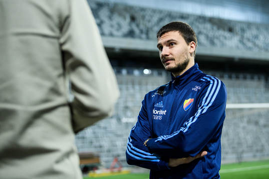 Djurgårdens Erik Berg intervjua av media
