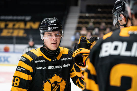 Skellefteås Jonatan Berggren jublar