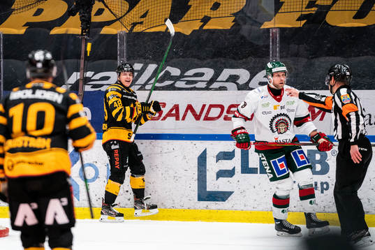 Skellefteås Jonatan Berggren jublar
