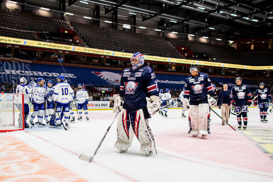 Leksands spelare jublar och Linköpings målvakt Niklas