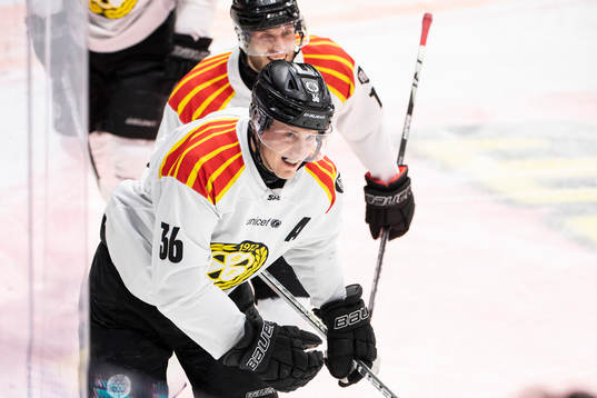 Brynäs Linus Ölund jublar