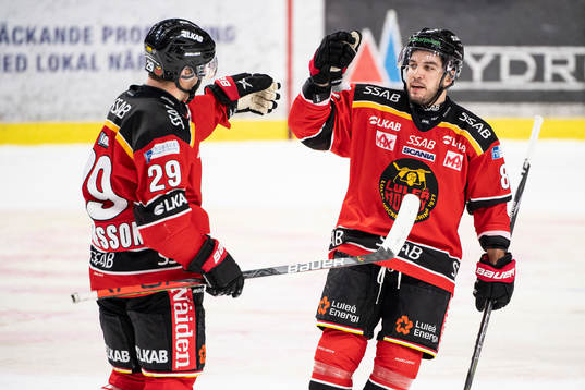 Luleås Erik Gustafsson och Chris Desousa jublar
