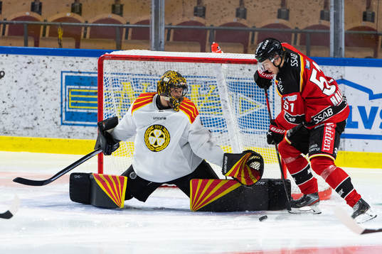 Brynäs målvakt Samuel Ersson och Luleås Filip Hållander