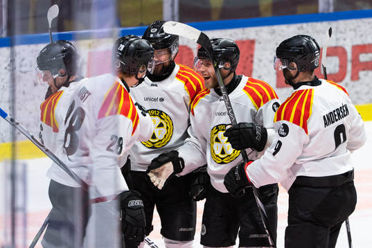 Brynäs Linus Ölund jublar