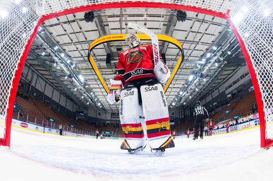 Luleås målvakt Jesper Wallstedt deppar
