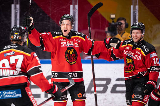 Luleås Juhani Tyrväinen jublar