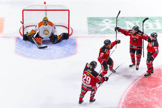 Brynäs målvakt Samuel Ersson deppar och Luleås Juhani