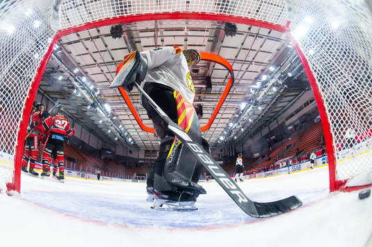Brynäs målvakt Samuel Ersson deppar