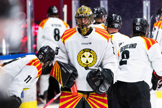 Brynäs målvakt Samuel Ersson deppar