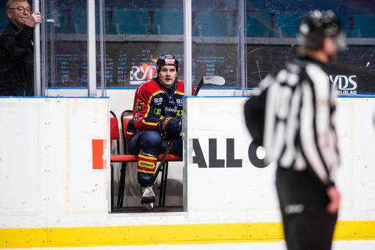 Djurgårdens Michael Haga sitter i utvisningsbåset