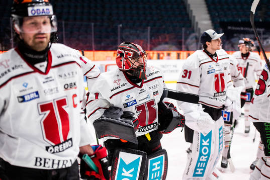 Örebros målvakt Jhonas Enroth jublar