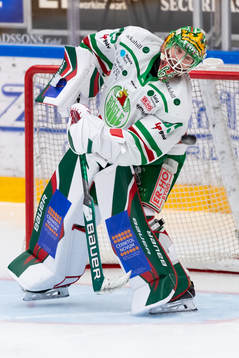Rögles målvakt Christoffer Rifalk innan ishockeymatchen i