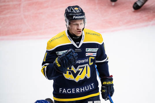 s Simon Önerud jublar