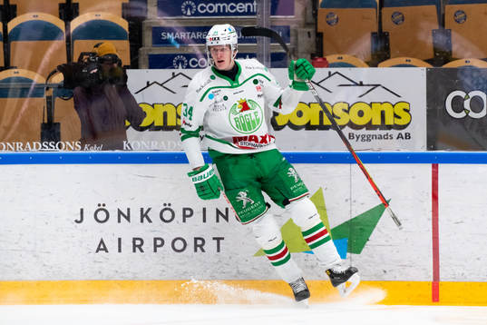 Rögles Adam Edström jublar