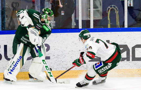 Färjestads målvakt Henrik Haukeland och Frölundas