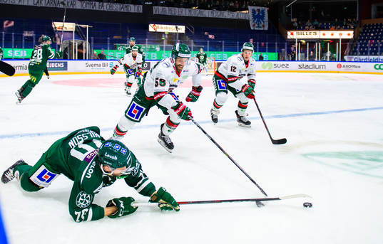 Färjestads Jacob Nilsson och Frölundas Jonathan Sigalet