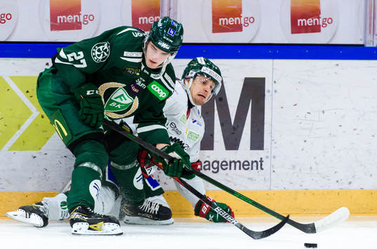 Färjestads Oskar Bäck och Frölundas Nicklas Lasu