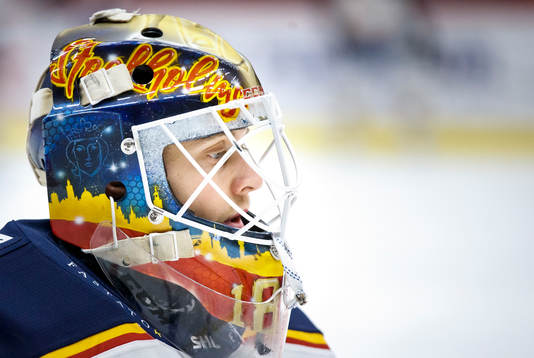 Djurgårdens målvakt Niklas Svedberg deppar