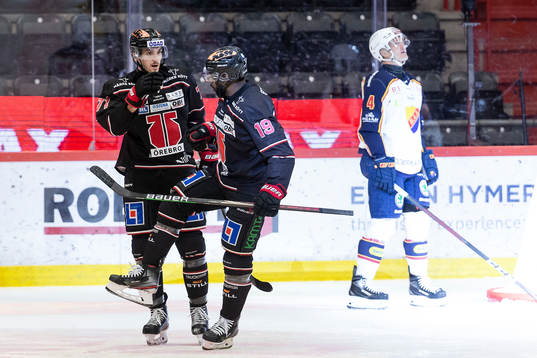 Örebros Daniel Muzito Bagenda och Borna Rendulic jublar