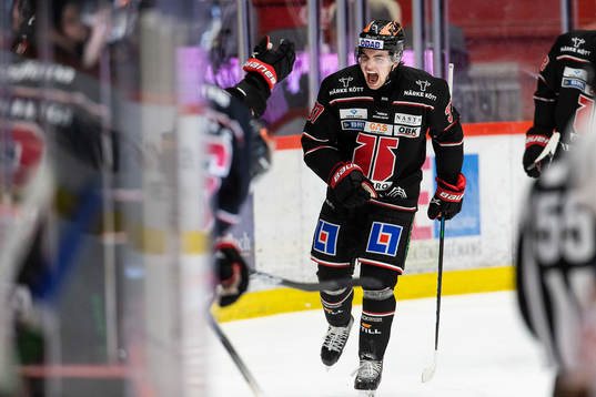 Örebros Glenn Gustafsson jublar