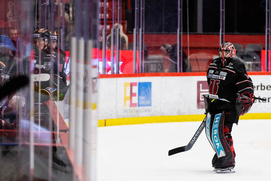 Örebros målvakt Jhonas Enroth deppar