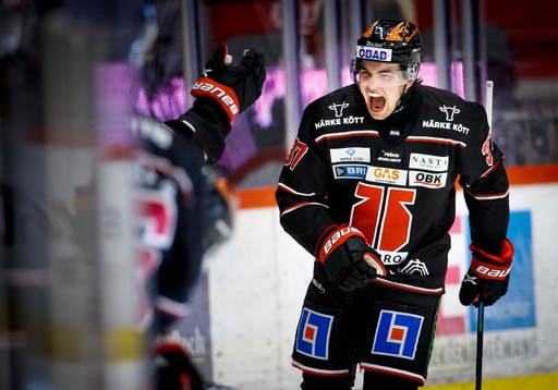 Örebros Glenn Gustafsson jublar vid 3-2