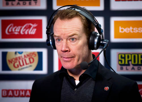 Örebros tränare Niklas Eriksson blir intervjuad av cmore