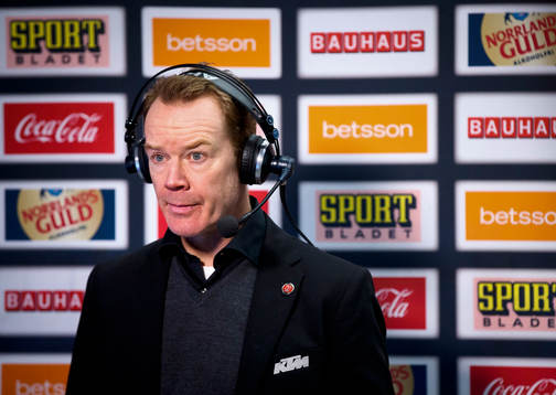 Örebros tränare Niklas Eriksson blir intervjuad av cmore