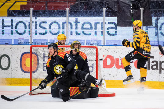Skellefteås Linus Lindström jublar
