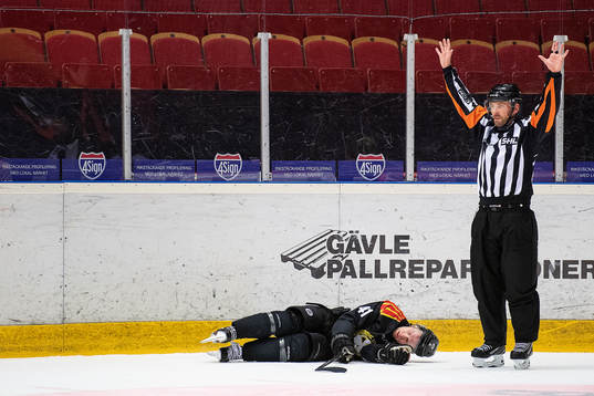 Brynäs Greg Scott har ont