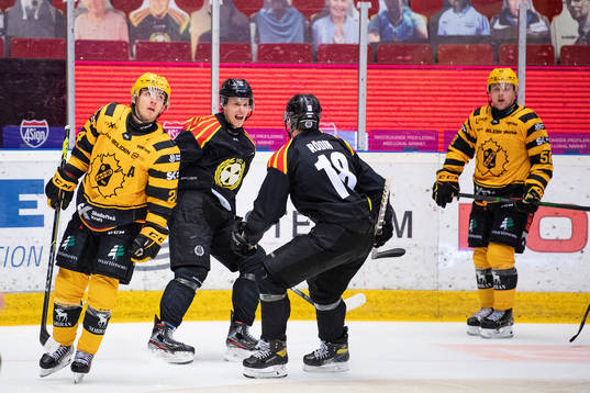 Brynäs Linus Ölund jublar