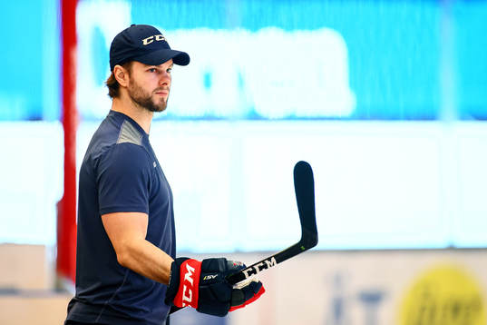 Linköpings Andrew Gordon före ishockeymatchen i SHL