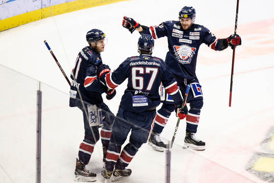 Linköpings Henrik Törnqvist jublar