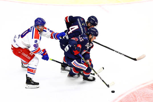 Oskarshamns Lance Bouma , Linköpings Max Lindroth