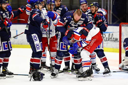 Linköpings Jonas Junland och Oskarshamns Lance Bouma