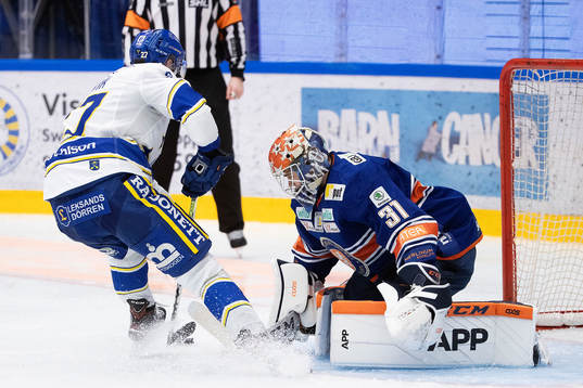 Växjös målvakt Erik Källgren och Leksands Marek Hrivik