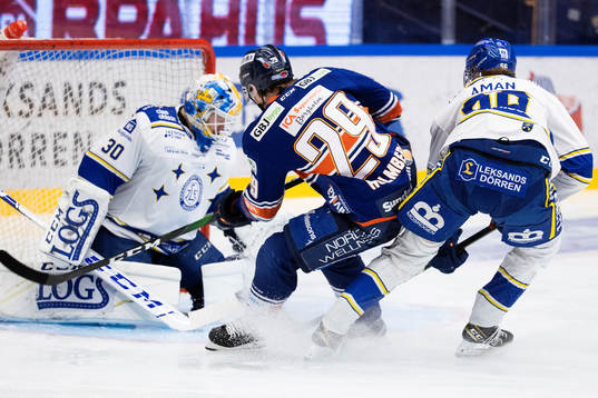 Växjös Pontus Holmberg och Leksands målvakt Janne Juvonen