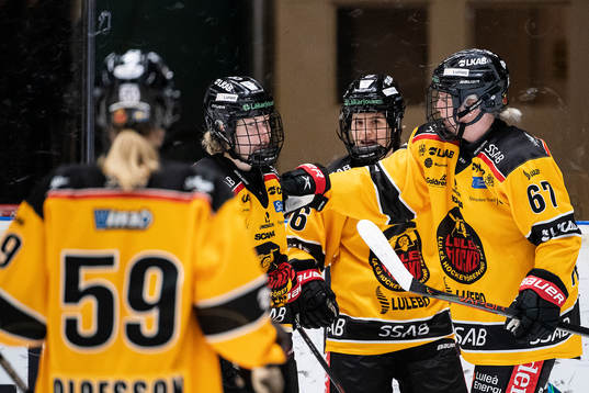 Luleås Michela Cava och Linn Peterson jublar