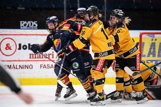 Djurgårdens Sarah Bujold och Luleås Petra Nieminen