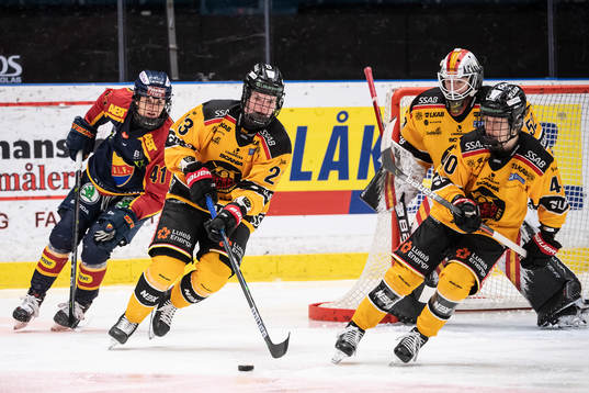 Luleås Pernilla Forsgren och Noora Tulus mot Djurgårdens