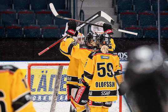 Luleås målvakt Sara Grahn jublar