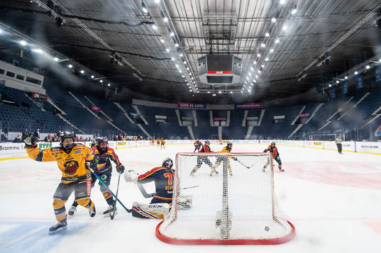Luleås Michela Cava jublar när hon gör +0-1 bakom