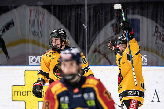 Luleås Ronja Savolainen jublar