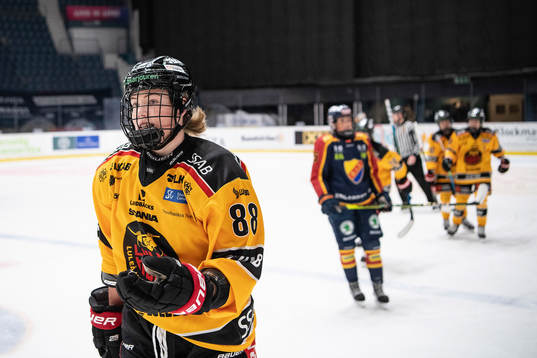Luleås Ronja Savolainen jublar