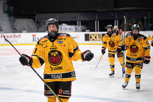 Luleås Josefine Hoegh Persson jublar