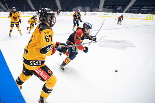 Luleås Linn Peterson och Djurgårdens Felicia Linder