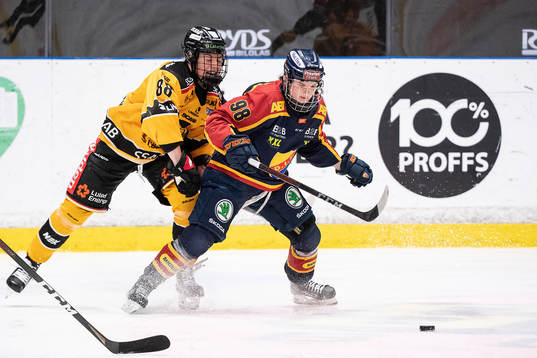 Luleås Ronja Savolainen och Djurgårdens Felicia Linder