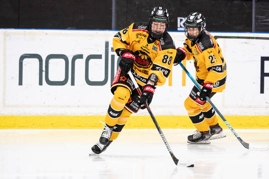 Luleås Ronja Savolainen och Emma Nordin