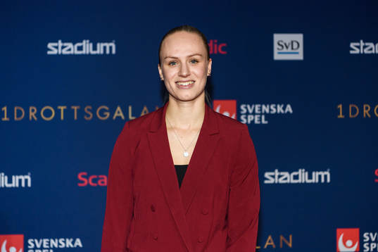 Matilda Plan, fotboll, poserar på röda mattan
