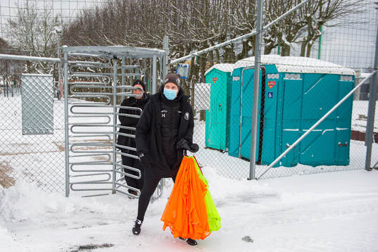 Tränare Kristian Haynes anländer